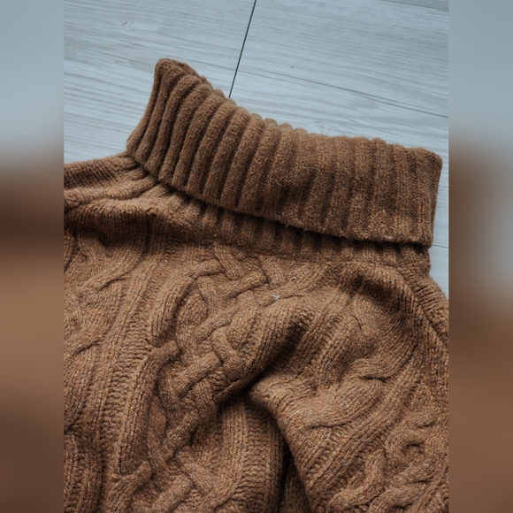 Abercrombie brown turtleneck sweater - Picture 3 of 4